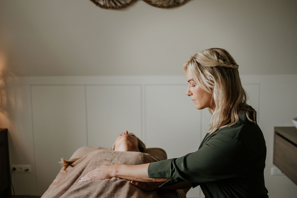 Rise by ellen reiki behandeling